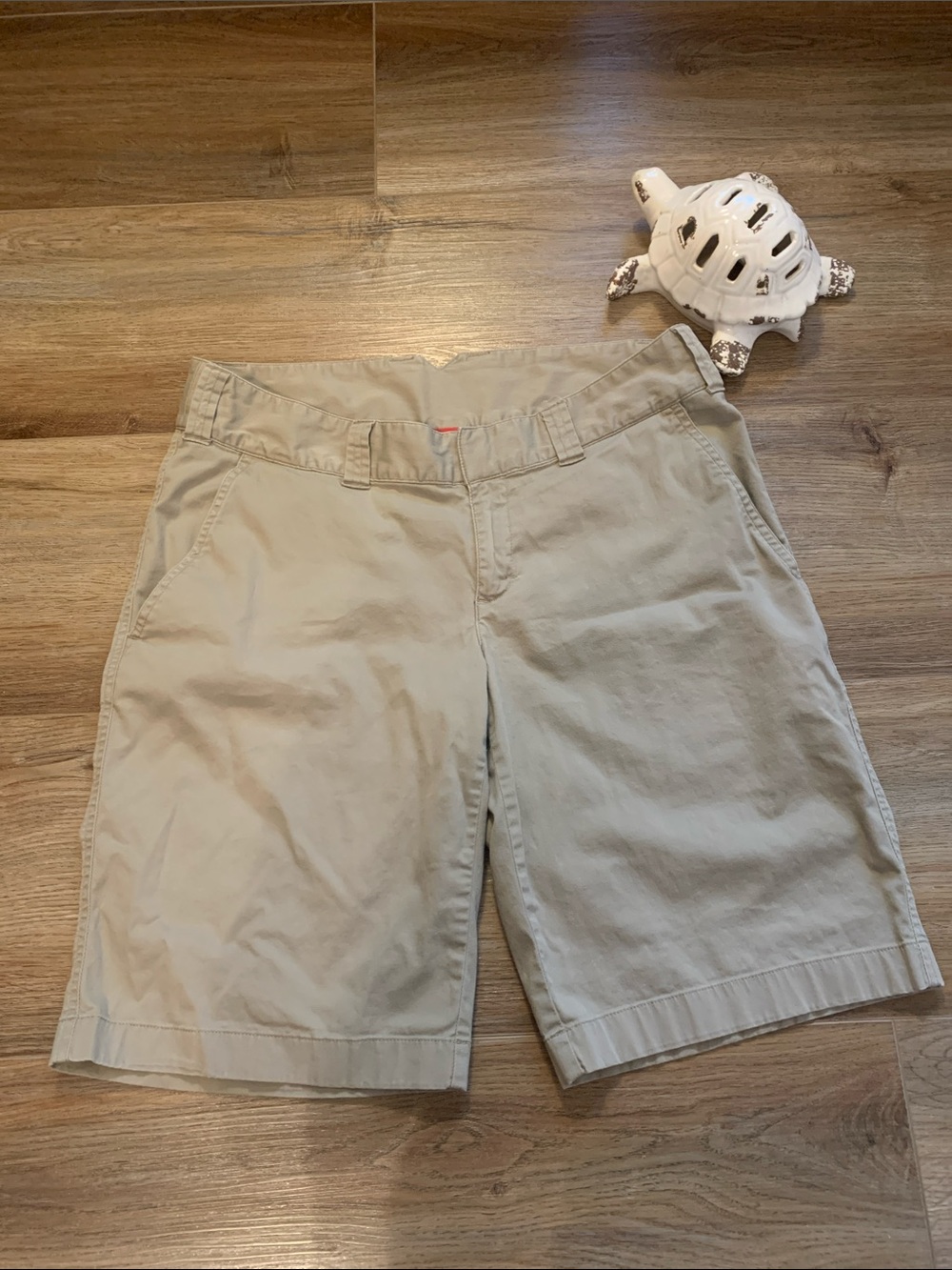 The North Face Women’s Beige/Tan Bermuda Shorts size 12